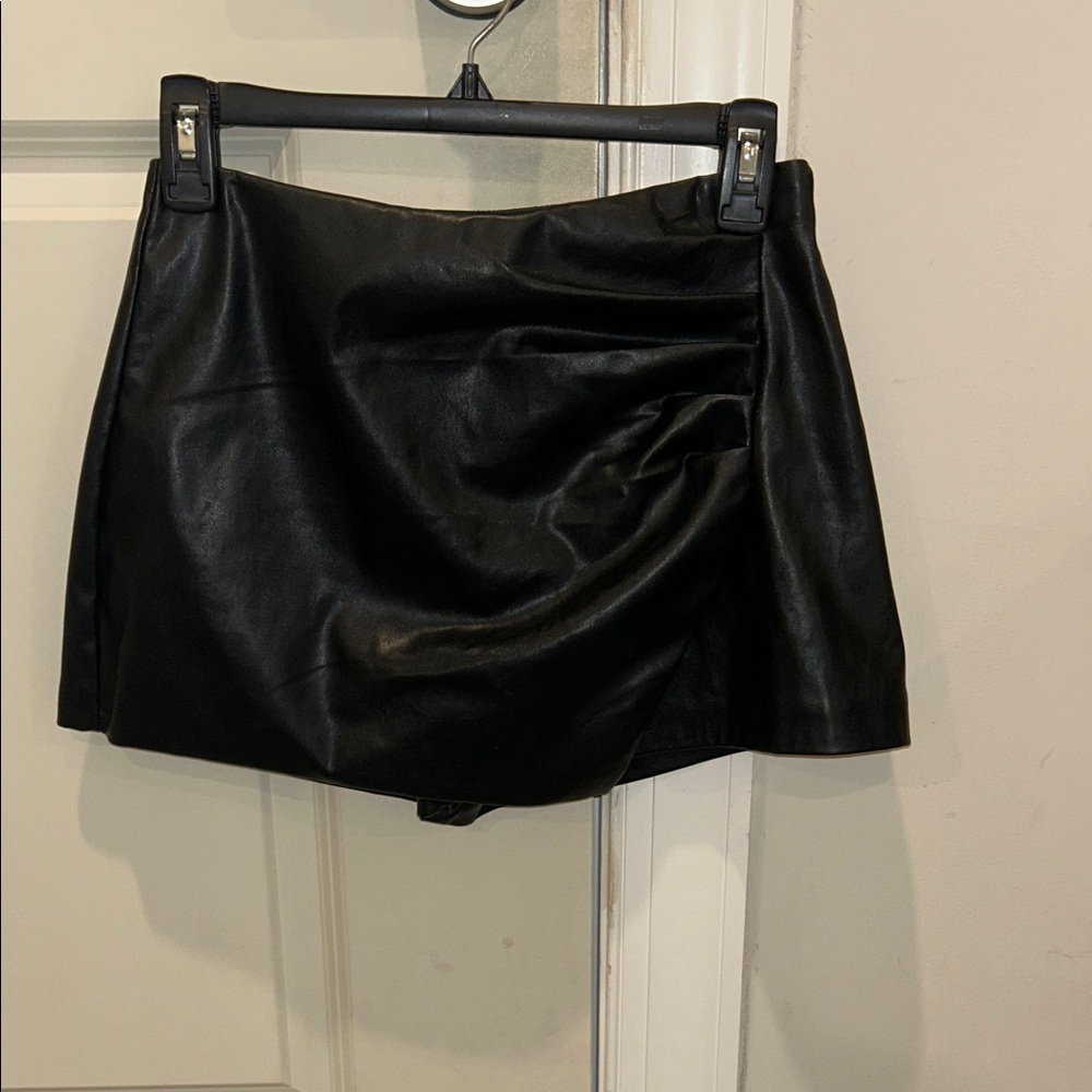 Selfie Leslie Black Mini Skirt